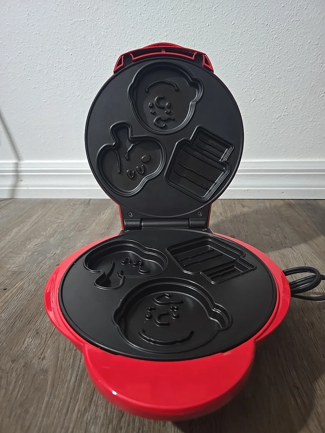 SMART PLANET INTERTEK SNOOPY PEANUTS WAFFLE PANCAKE MAKER #WM-6S