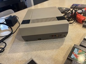 Nintnedo NES Huge System W/ Games Bundle Mario Duck Hunt 3 Punch Out Turtles Gun