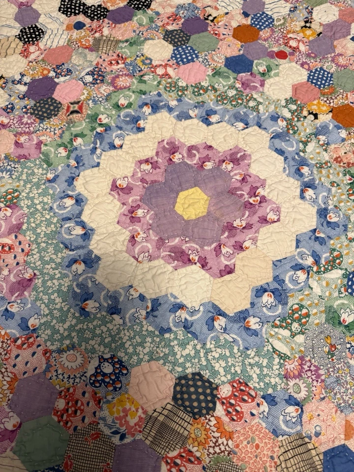Vintage Hand stitched Grandmother’s Garden Quilt - Image 4 of 4