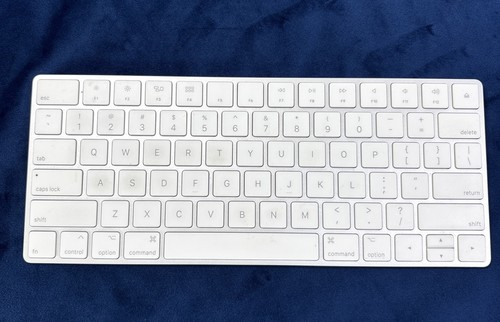 Apple Magic Keyboard A1644 Wireless Bluetooth Pre-Owned Tested - 第 1/9 張圖片