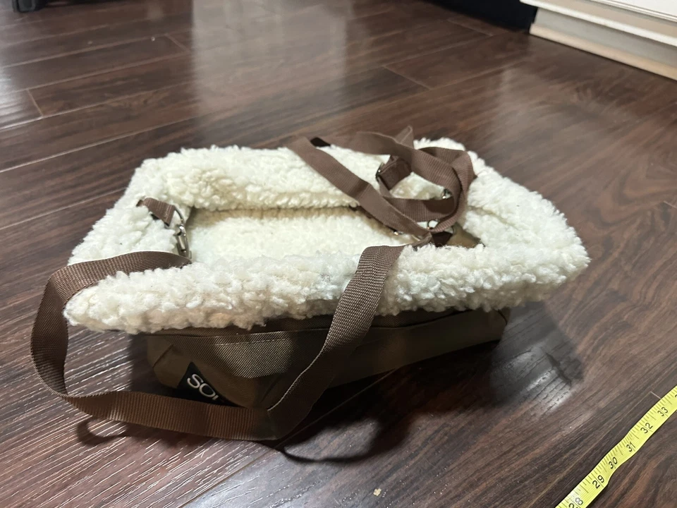 Asiento elevador para mascotas Solvit Tagalong pequeño/mediano hasta 12 libras de sujeción para mascotas Foto 3 de 4