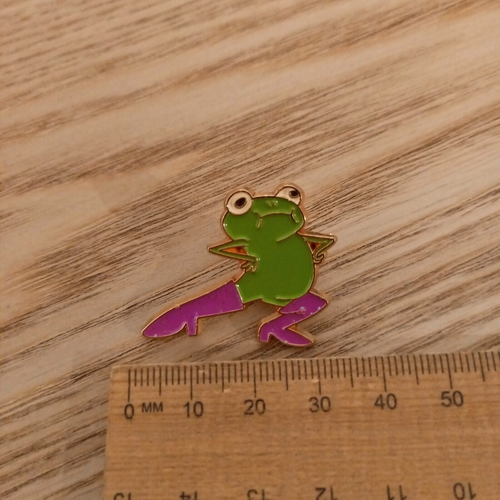 Funny Dancing Frog in Pink Heels Badge Pin Gift Jewellery AUS Free Postage - Picture 3 of 4