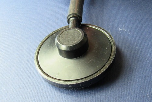 Ancien stéthoscope classique pour médecin, tubes noirs, fabriqué en URSS - Picture 5 of 7