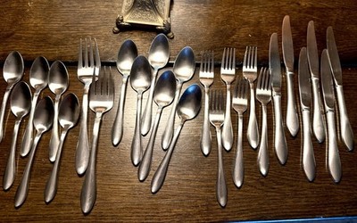 26 Pcs ONEIDA JACKSON Satin STAINLESS FLATWARE Spoons Forks Knives & Meat Forks