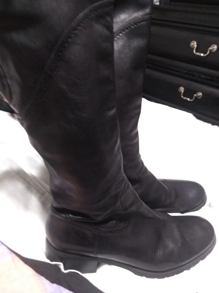 Botas de couro preto da Biviel tamanho 37 - Imagem 4 de 4
