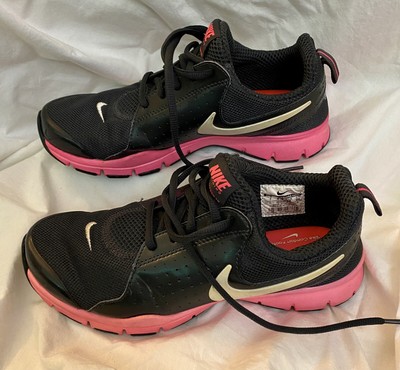 nike black and hot pink shoes