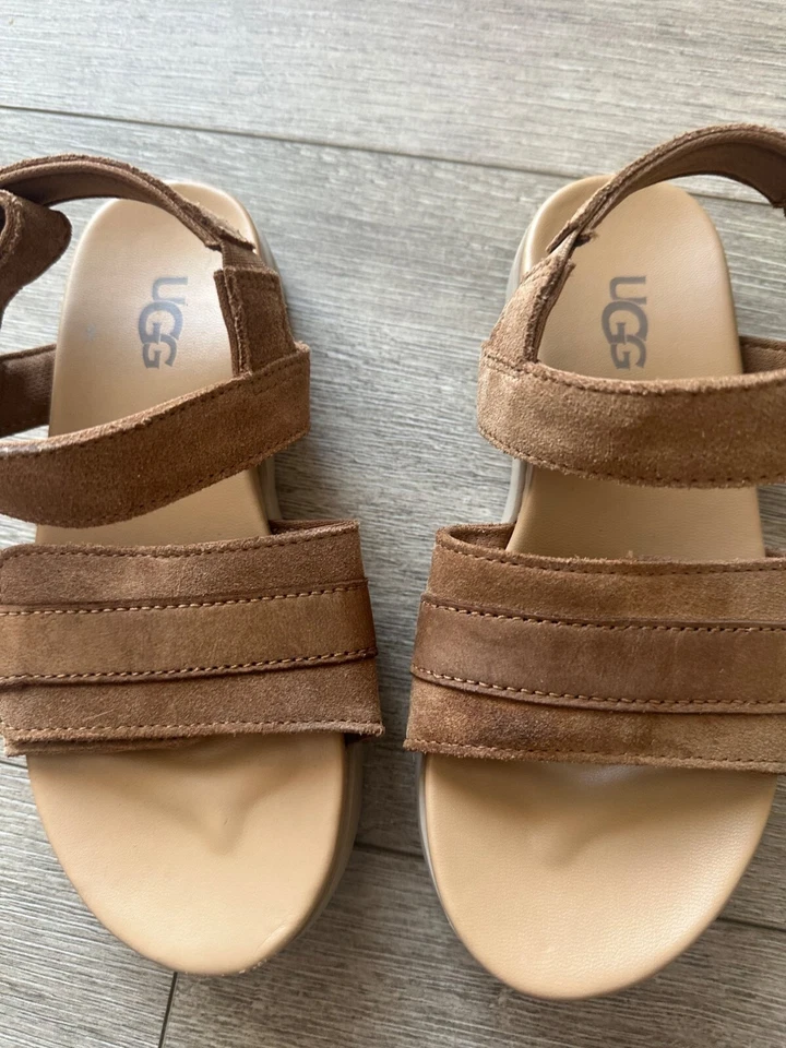 Sandalia UGG Little Kids talla 13 Zini marrón Foto 4 de 4