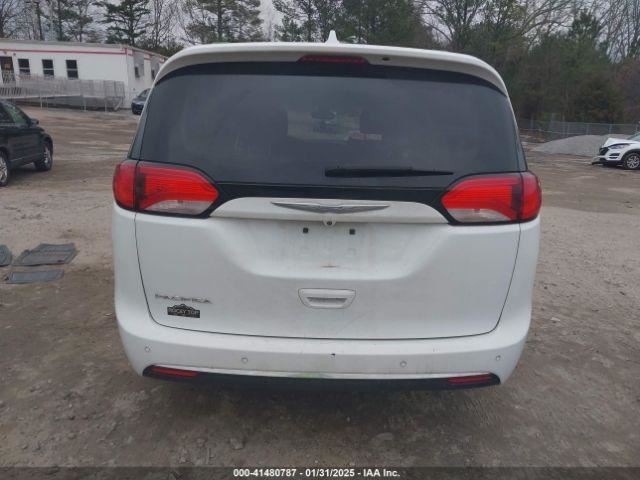 PACIFICA  2017 Glove Box 4628344 thumbnail 14