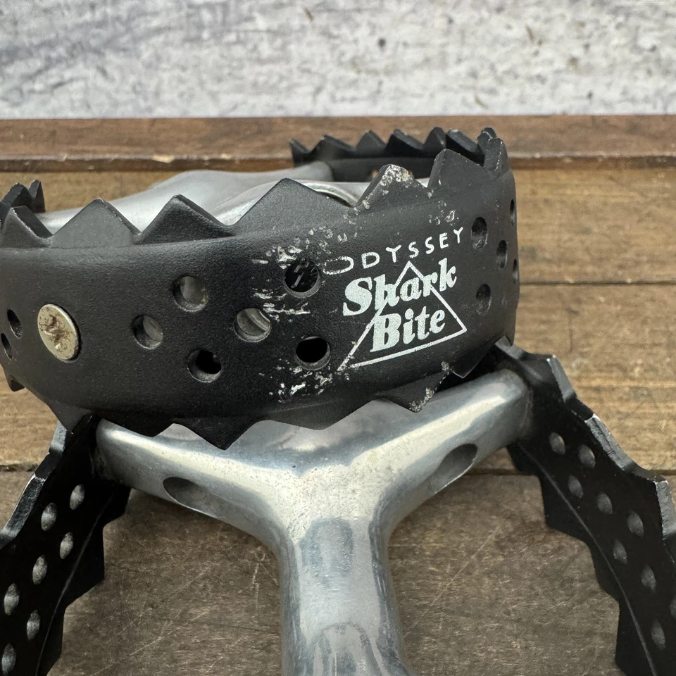 Pedales de plataforma Odyssey Shark Bite BMX Bear Trap de colección negros plateados de la vieja escuela Foto 3 de 4