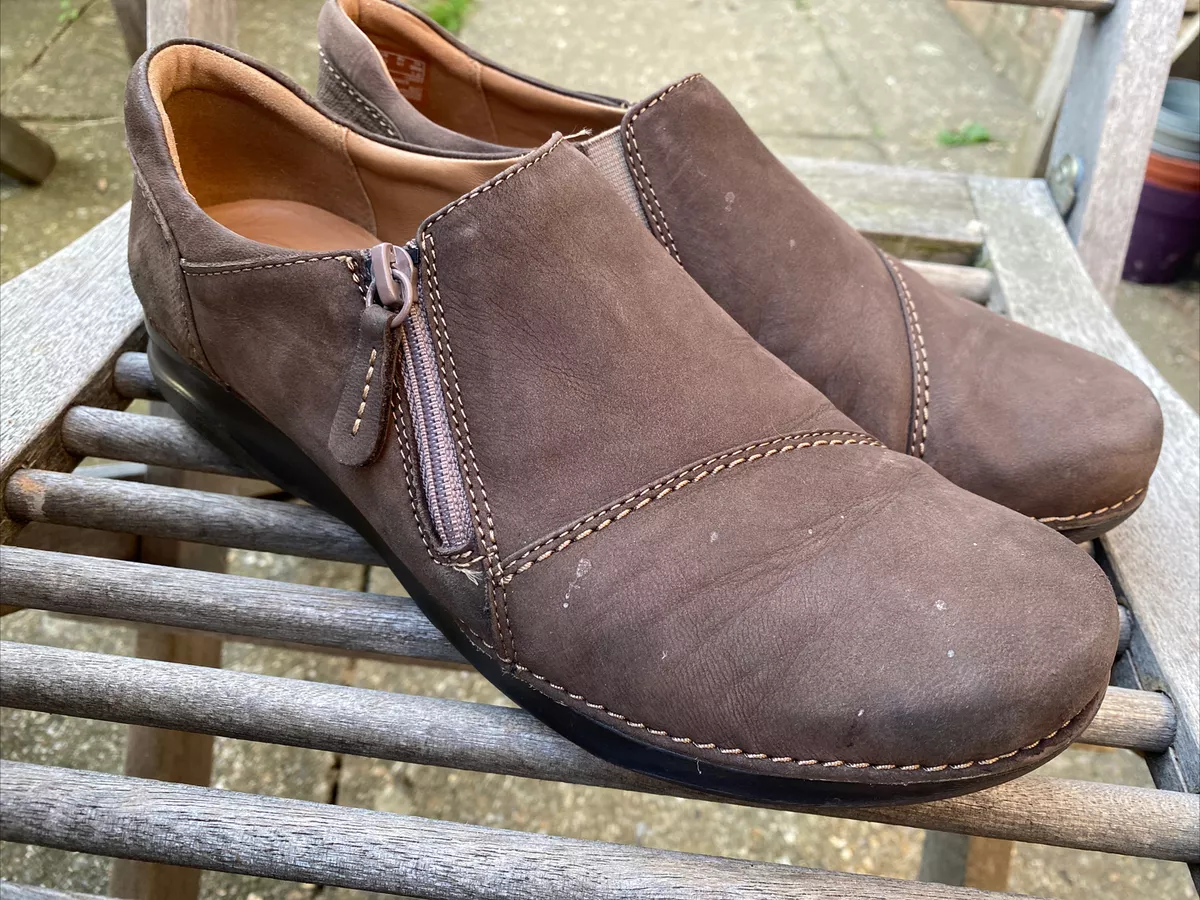 Clarks unstructured Brown Shoes With Side zip Size 7 D Worn Once