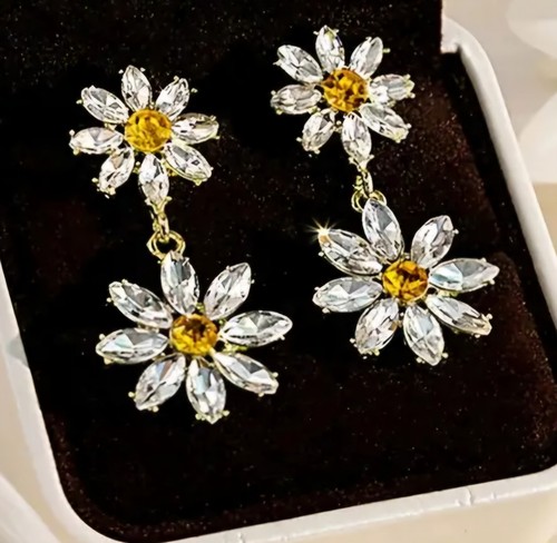 Double Daisy Dangle Earrings Clear & Yellow Rhinestones Cute Flowers Floral New. - Picture 1 of 7