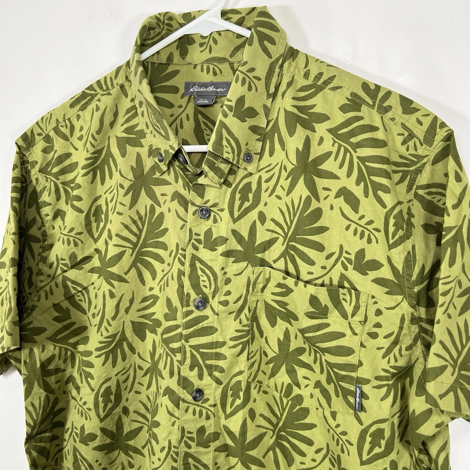 Eddie Bauer Short Sleeve Button Down Shirt Mens Large Green Leaves Floral AOP