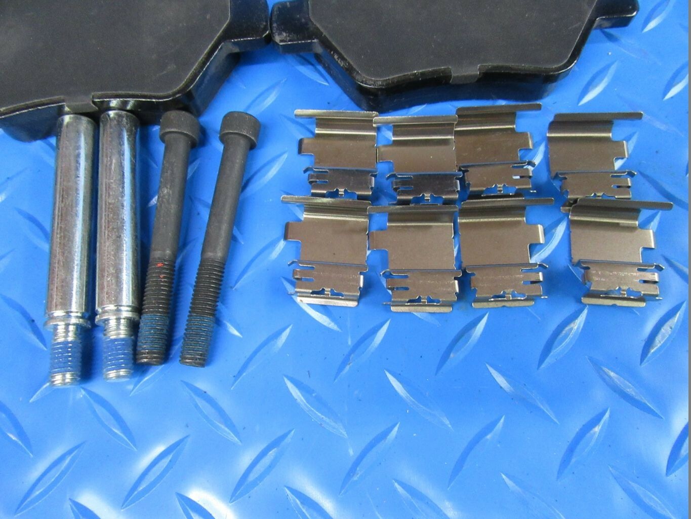 Maserati Ghibli Quattroporte front rear brake pads LOW DUST #7069 FREE FILTER