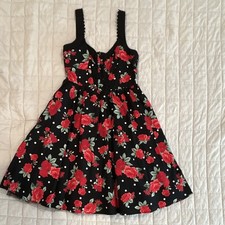 Hot Topic Women’s Fit & Flare Sweetheart Floral Lace-Up Back Dress M