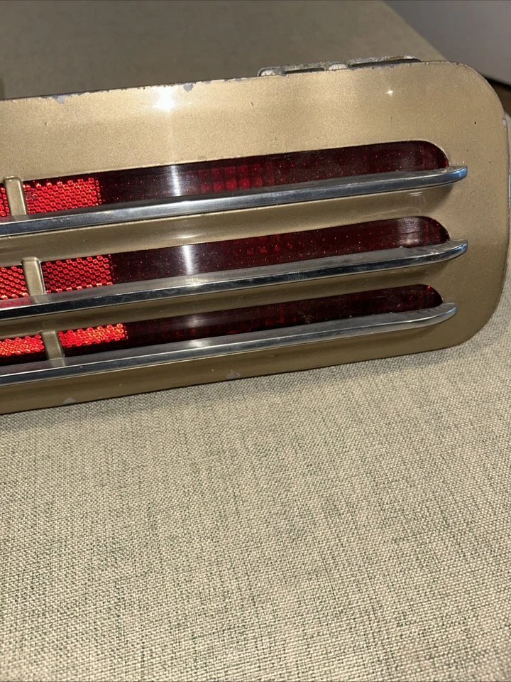 Pontiac Firebird or Trans Am rear light - Image 4 of 4