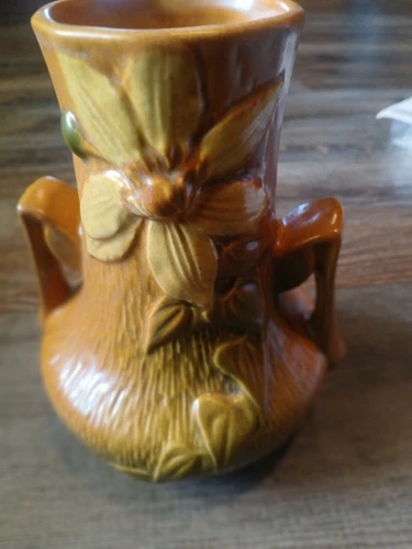 Roseville Vtg. 1940's Pottery Clematis Vase  106 -7