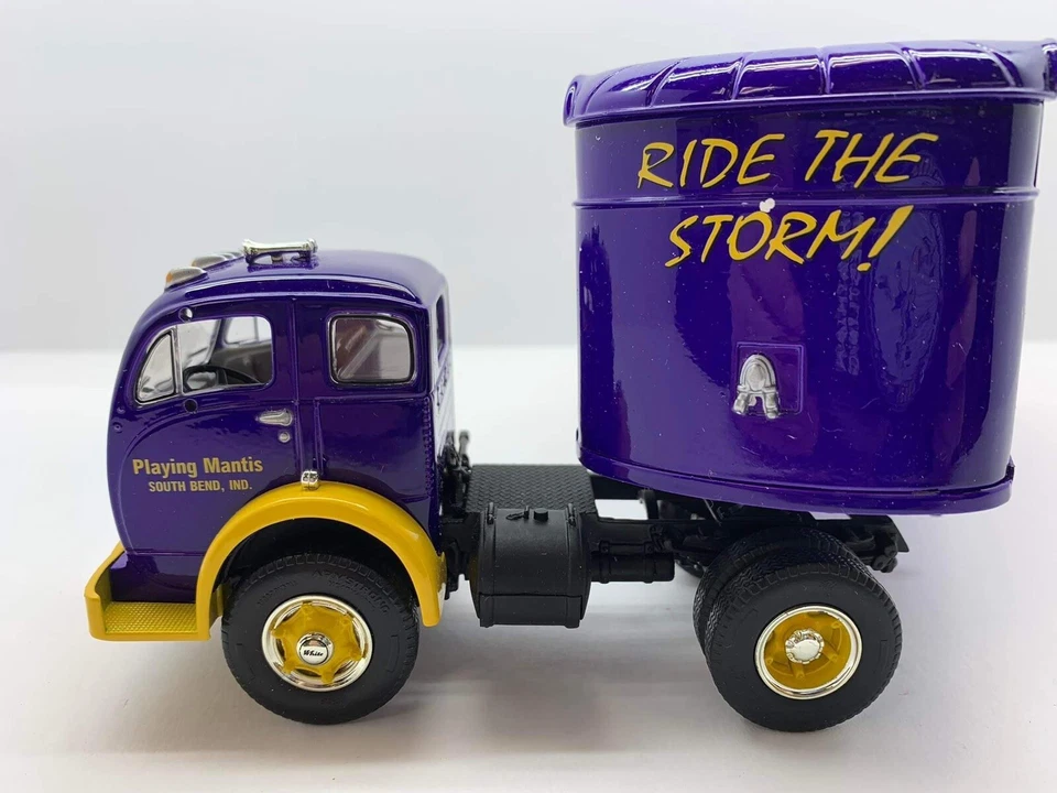 Tractor First Gear 1/34 #19-2056 Johnny Lightning 1953 blanco 3000 con remolque de 30’ Foto 3 de 4