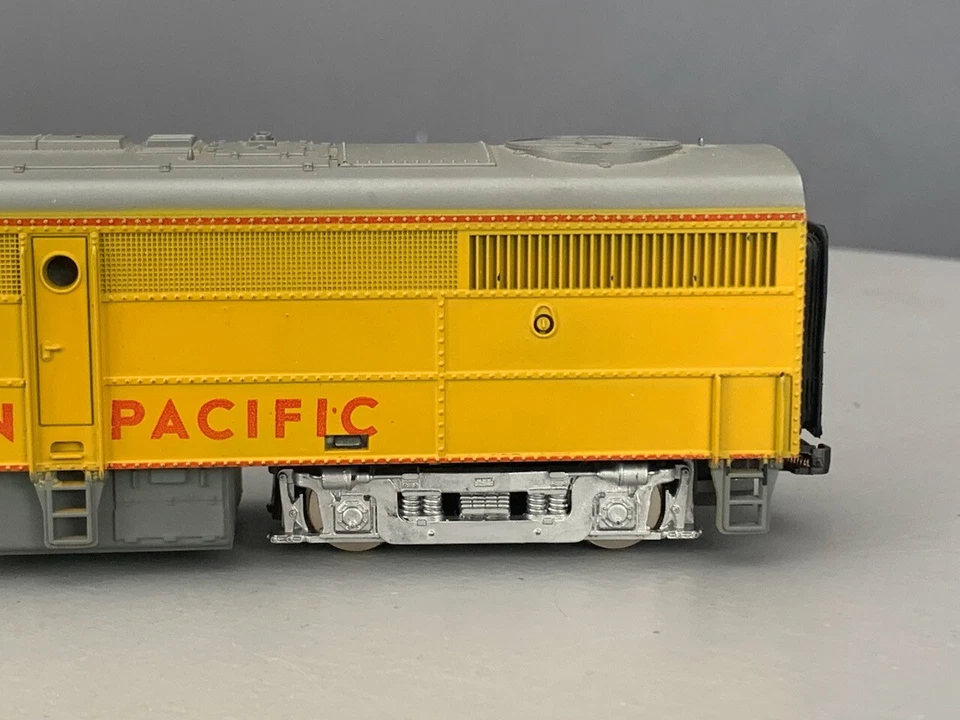 HO Model Power FA 2 Union Pacific #1476A Unpowered W/KD’s HO5017 - Image 3 of 4