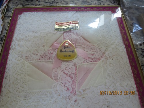 SET OF 4 VINTAGE BOXED WHITE HANKIES--LACE EDGE--#Y9-6 - Picture 15 of 24