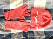 NEW GAP PINK ORANGE HAT  GLOVES SIZE S/M, GREAT FOR SHOPPING 