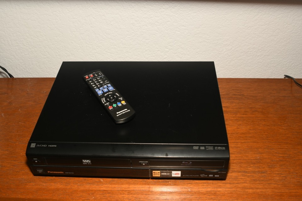Panasonic DMPBD70V BluRay DVD & VHS Combo Player 1080p With remote