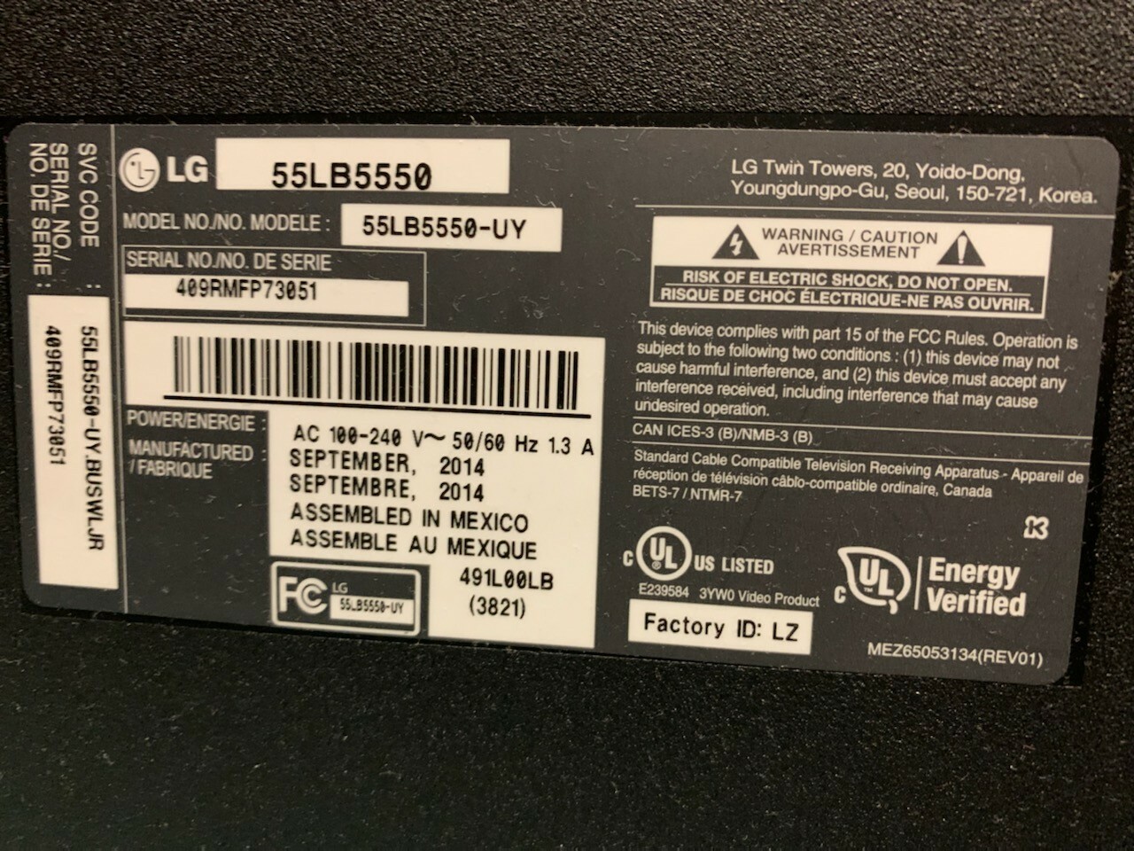 LG 55 inch HD 1080p TV w/ Apple TV 4th gen 32gb w/ Belkin 4k 2.1 UHS HDMI cabl