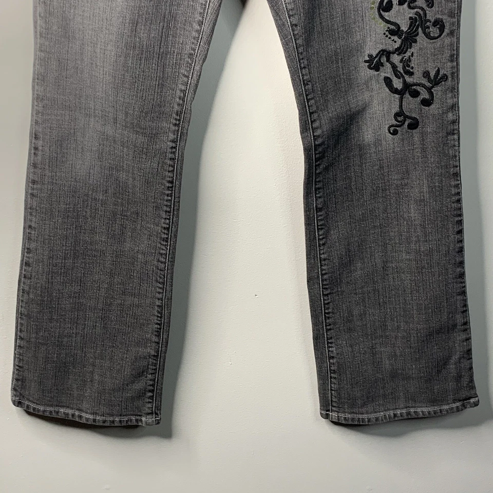 Jeans Daisy Fuentes bordados talla 6P Petites Foto 4 de 4