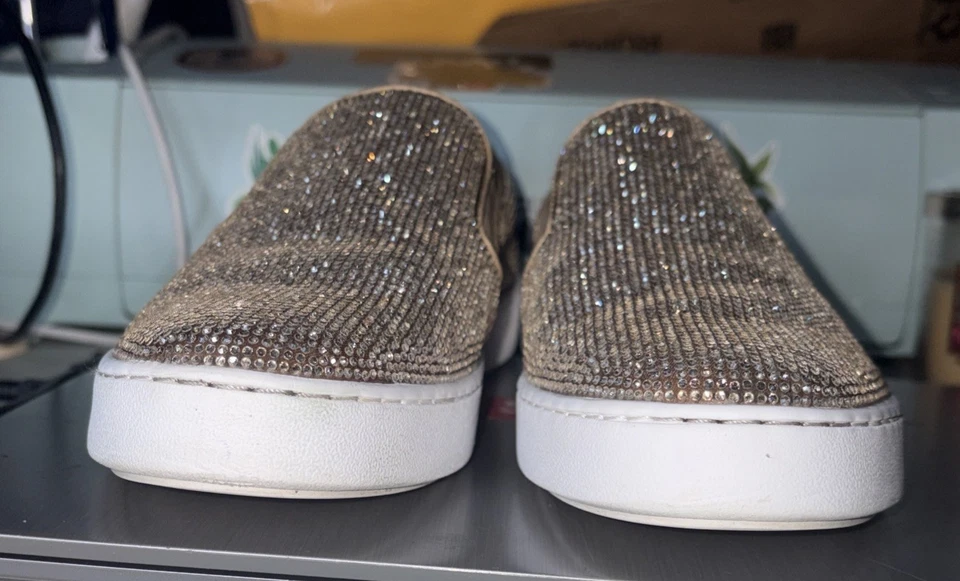 Tênis feminino Michael Kors Keaton dourado glitter slip-on. EUA 8,5 M ótimo estado. - Imagem 3 de 4