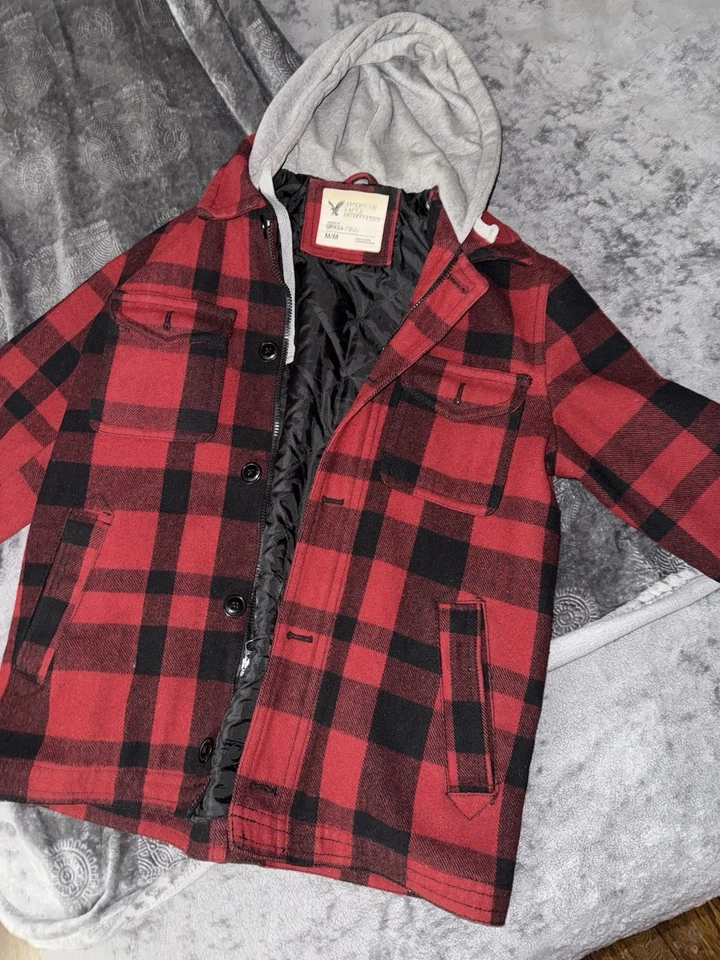Chaqueta Camisa de Franela con Capucha a Cuadros Roja y Negra American Eagle con Capucha Gris Foto 2 de 3