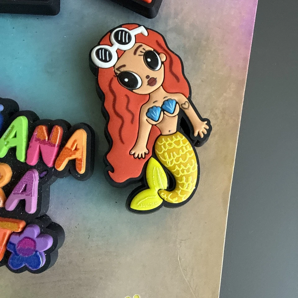 NUEVO CON ETIQUETAS Karol G Jibbit Pack para Crocs Set de 5 Auténticos Mañana Será Bonito NUEVO Foto 4 de 4