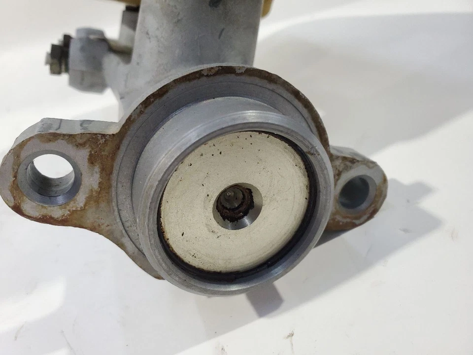 Used Brake Master Cylinder fits: 1989 Cadillac Brougham  Grade A - Image 4 of 4