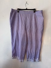 Pantalones capri Alfred Dunner bordados lila ojales blancos en la parte inferior 22W nuevos con etiquetas