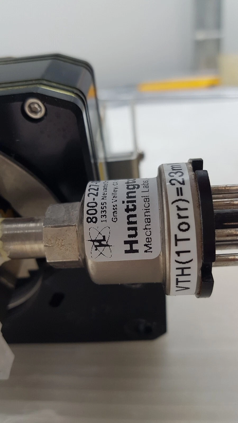 Huntington Mechanical Labs vacuum gauge tube label, VTH(1 Torr)=23mV