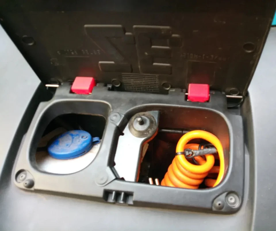 Charnière Trappe de charge Renault Twizy Lot de 2 - Photo 2/4