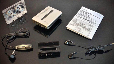 SONY ソニー　WM-EX677-S シルバー　カセットウォークマン SONY WM-EX677 1999 W/accessories Silver Walkman Cassette Player