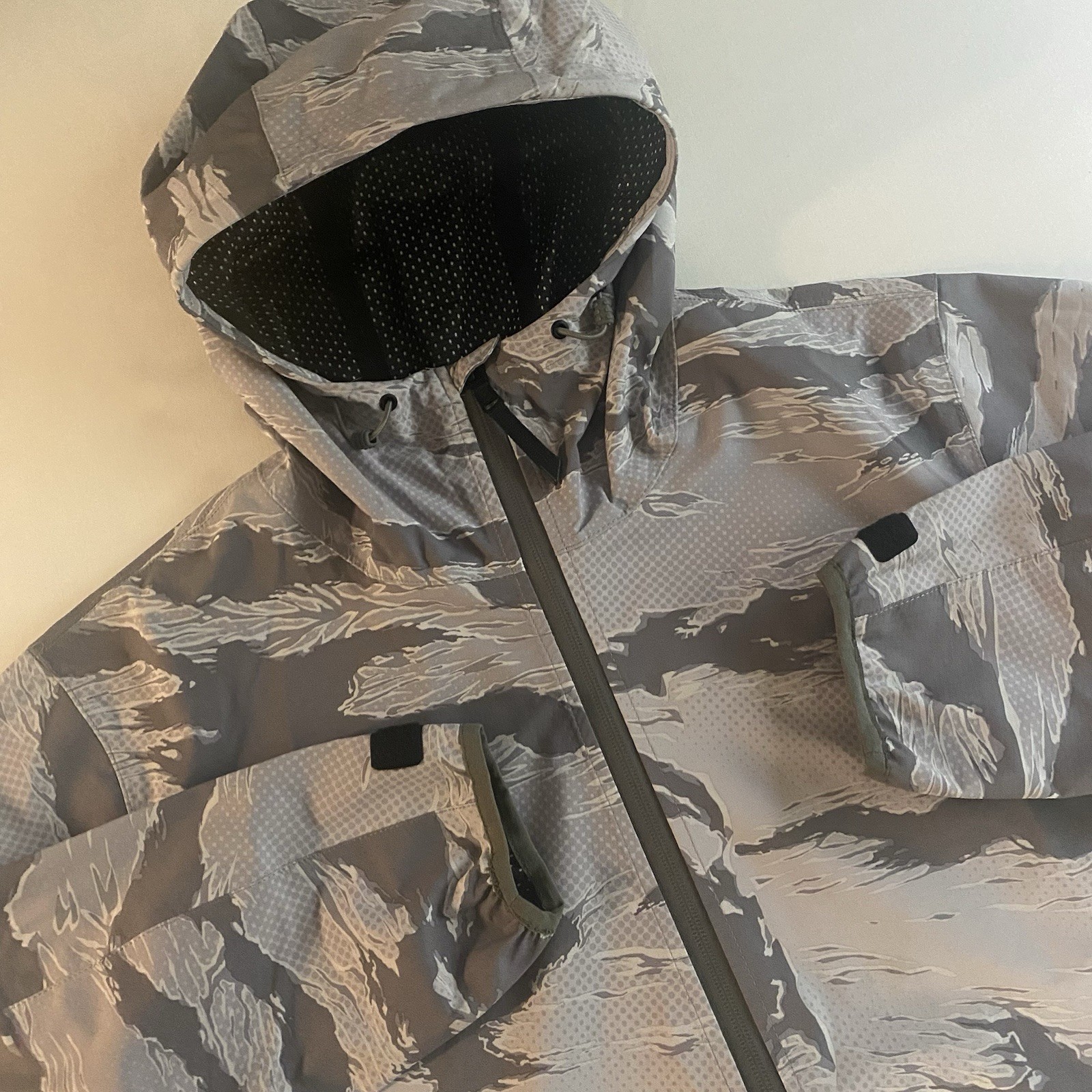 Viktos Ranger Trainer Waterproof Shell Men L Taped Seams Tiger Full Zip Jacket