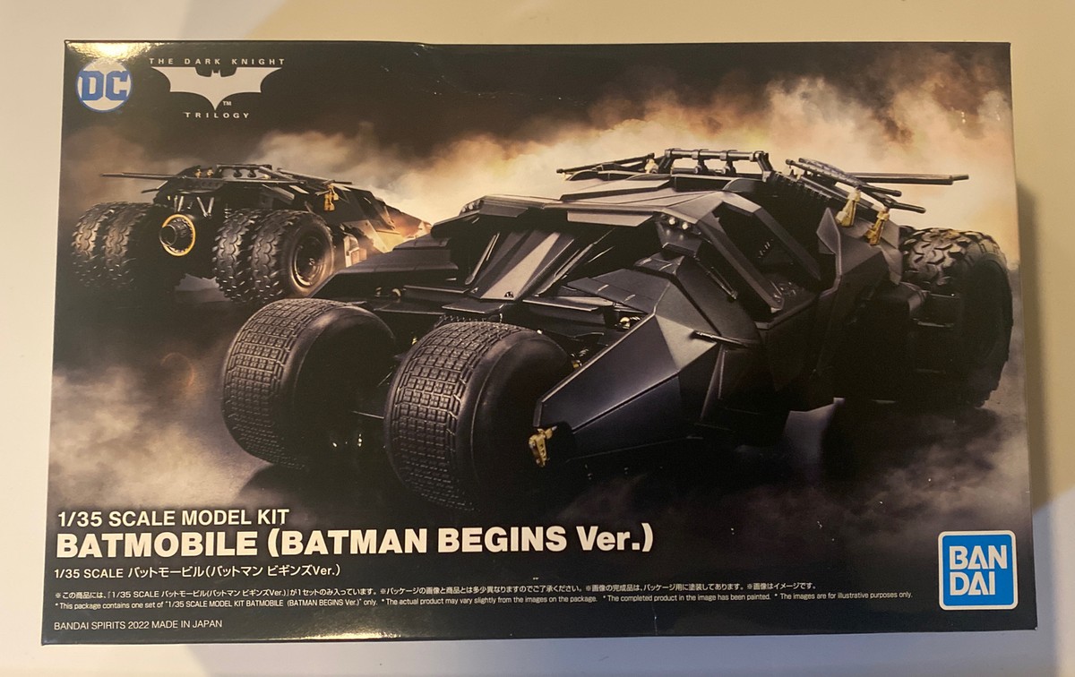 ミニカー New Batmobile Tumbler Model Car Figure Bandai 1/35 The Dark Knight Trilogy Batmobile Tumbler Begins Ver