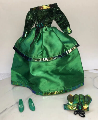 Barbie Dress Gown Green Open Shoulder Beaded W/ Hat & Shoes VTG 1990’s E8(3) - Picture 1 of 11
