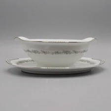 NORITAKE CRESTMONT GRAVY BOAT WITH ATTACHED UNDERPLATE