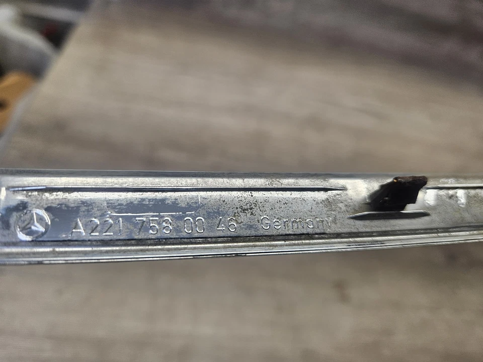 2007-2013 MERCEDES S550 S600 REAR TRUNK LID MOLDING TRIM STRIP LIP CHROME OEM - Image 4 of 4