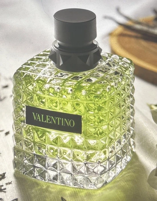 Valentino Donna Born in Roma Eau de Parfum con Notas de Vainilla y Té Foto 2 de 3