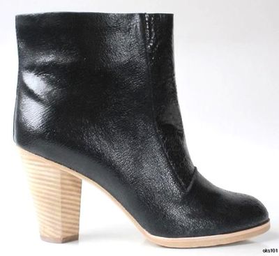 MARC JACOBS black leather pull-on ANKLE BOOTS booties shoes - great style new