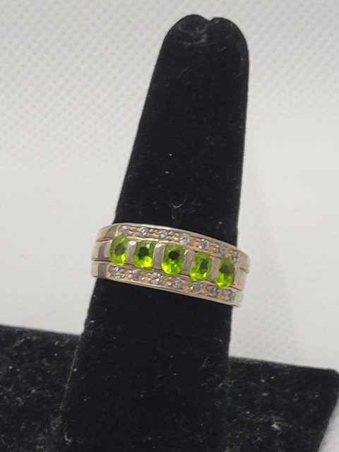 Vintage Silver Ring Size 8 Green & Diamond Stones 925 Gold Accent Vintage Silver Ring Size 8 Green & Diamond Stones 925 Gold Accent