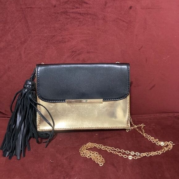 Vince Camuto gold and black purse Gem