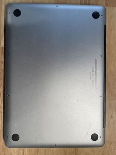 Apple MacBook Pro 13.3 inch Laptop - MC374LL/A (Silver, 2010) - Picture 3 of 5