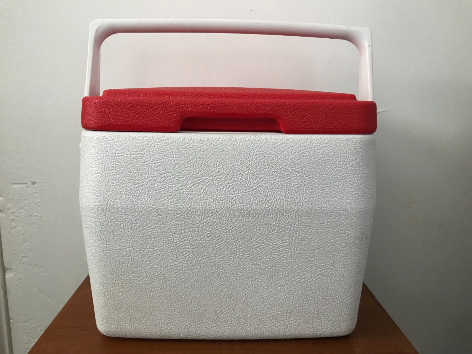 Vtg Coleman 5272 Caesars Atlantic City Casino Cooler White Red Lunch