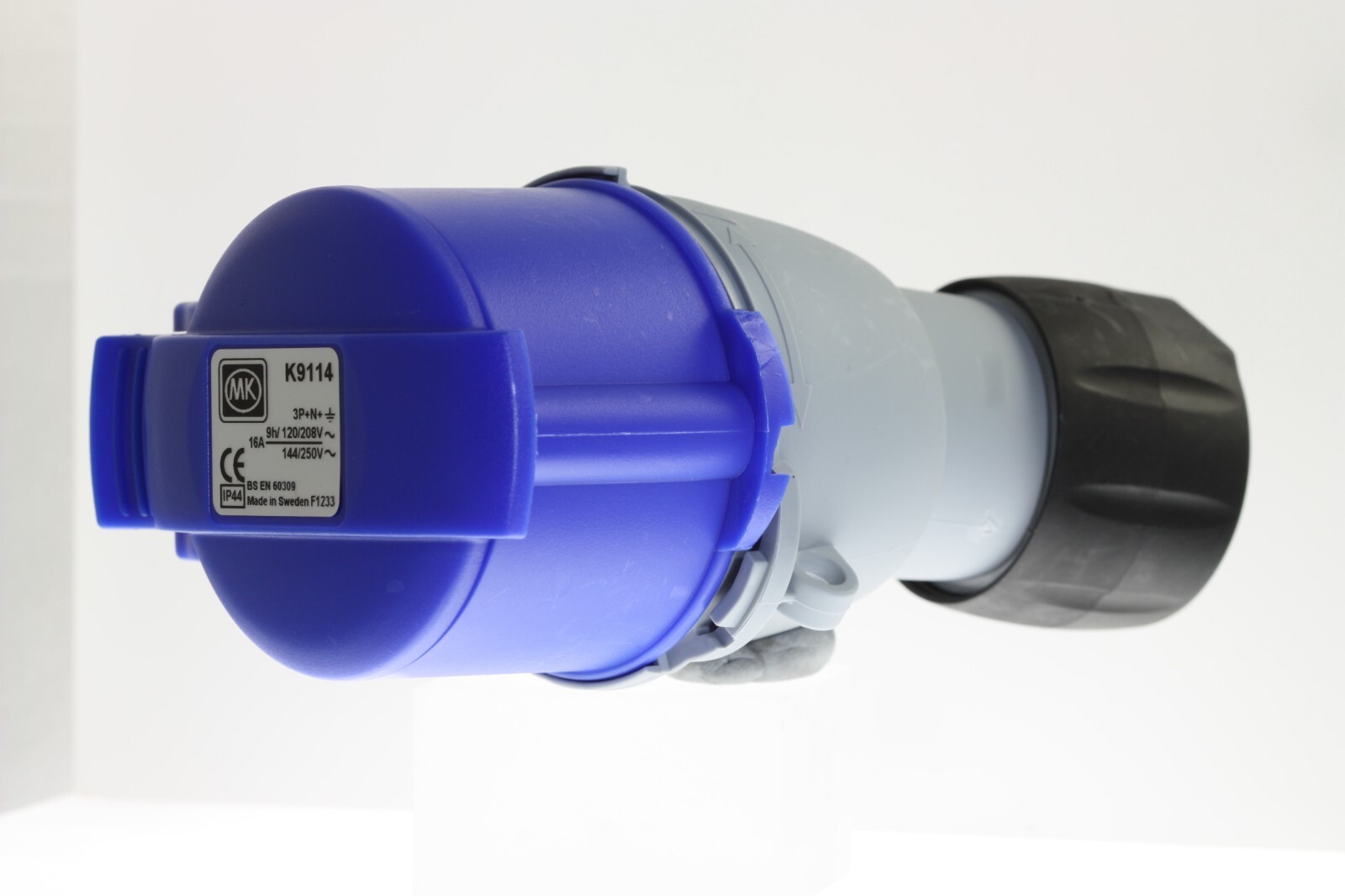 MK Commando - K9114 BLU - 16a 9h 200-250vac 5p (3p+N+E) IP44 Trailing Lead Skt