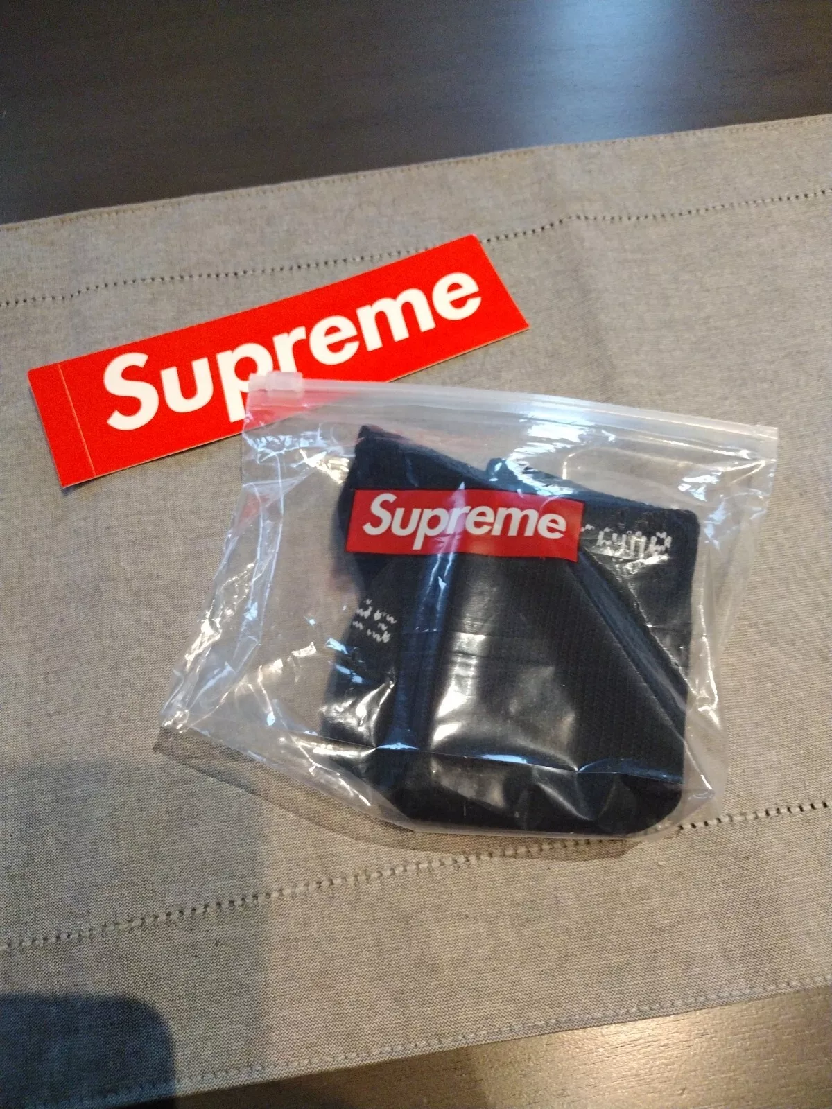 Sac zipplé Supreme Socks Plus boîte noire
