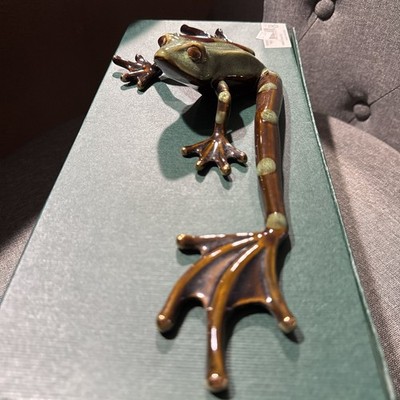 Golden Pond Collection Ceramic Tree Frog Figurine Green with Gold Accents