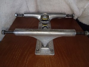 Ace Trucks 9.0 Pair of 2 Excellent Condition